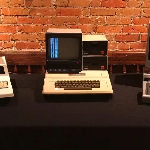 世界上第一台个人电脑是哪台？